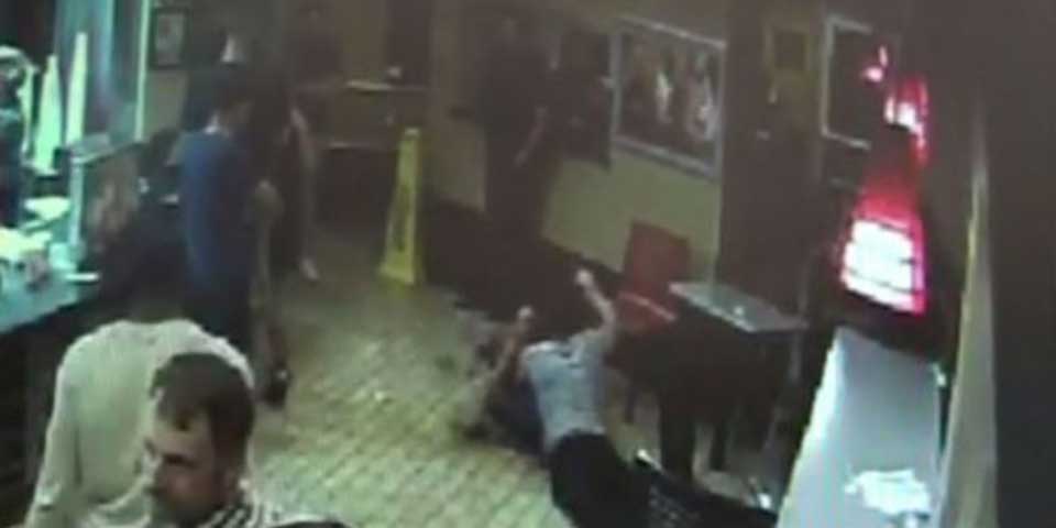 Video: golpean a pareja gay por besarse en un restaurante