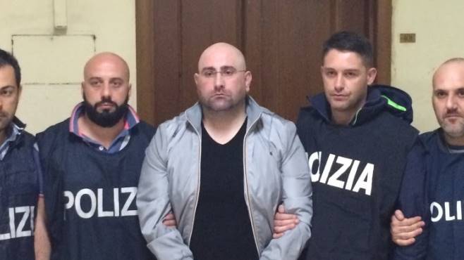 Mafioso cae por su afición al fútbol y a la pizza - pizza-tvm