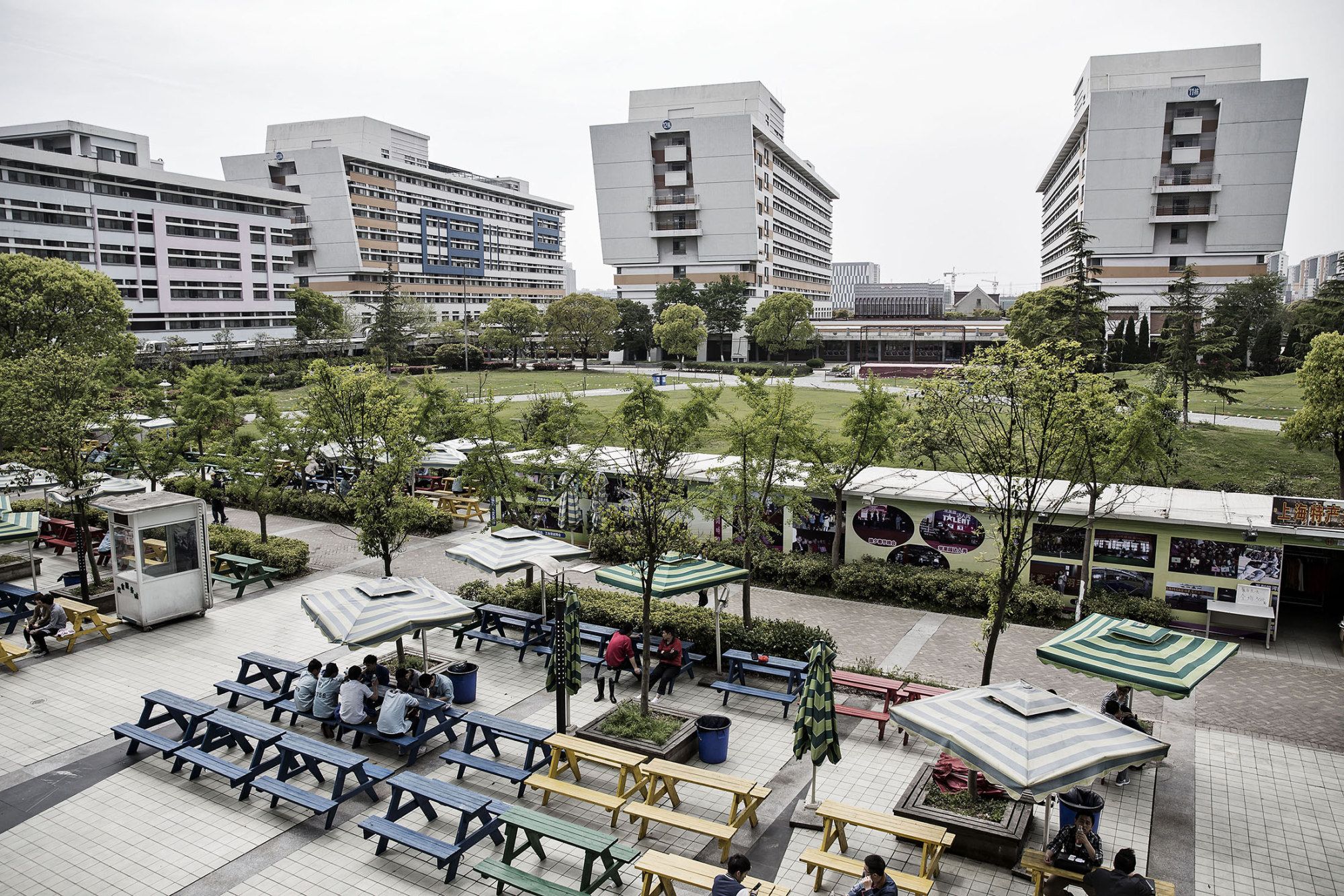 La seguridad y privacidad en una planta de Apple en China - planta-apple-china-2