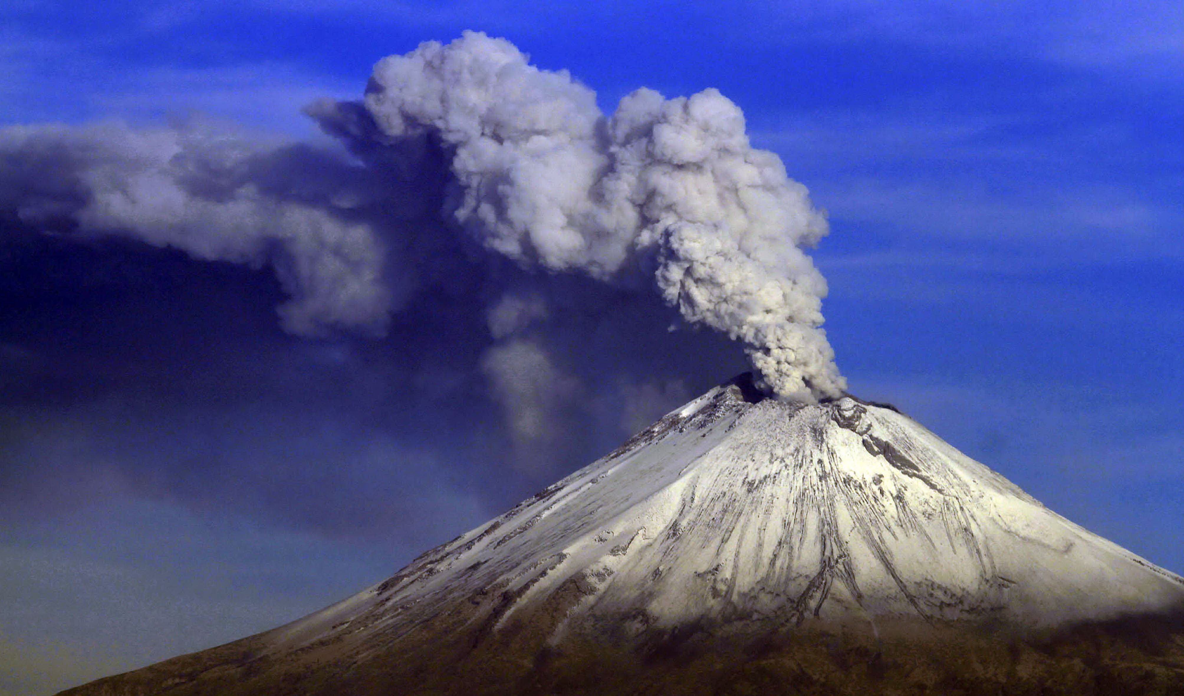 San Pedro Cholula recolecta 1.5 toneladas de ceniza volcánica