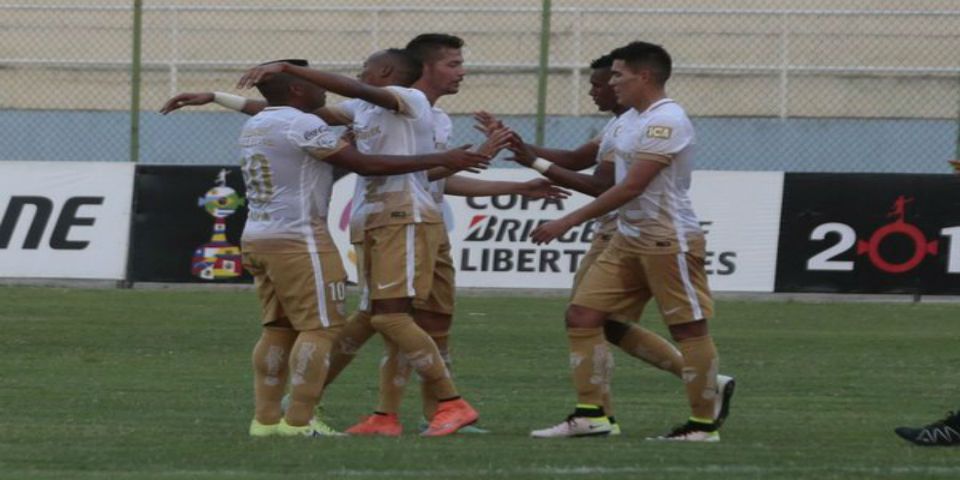 Pumas termina líder de su grupo en Libertadores