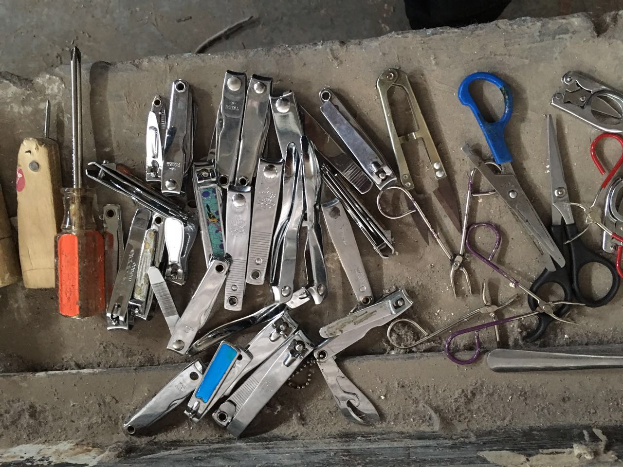 Aseguran 261 objetos prohibidos en penal de Apodaca - revision-penal-apodaca-4