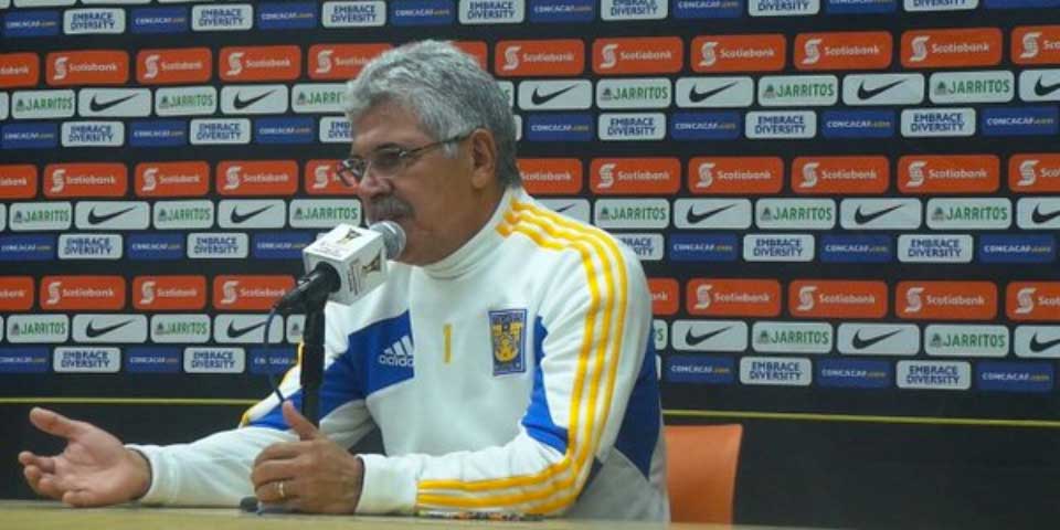 ‘Tuca’ Ferretti llama ‘cobardes’ y ‘mal nacidos’ a aficionados