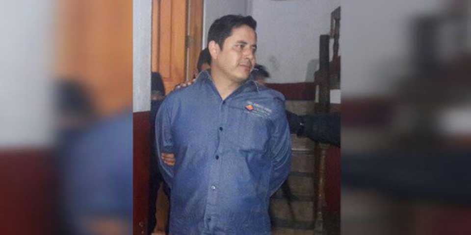 Encuentran alcoholizado a funcionario reportado como plagiado