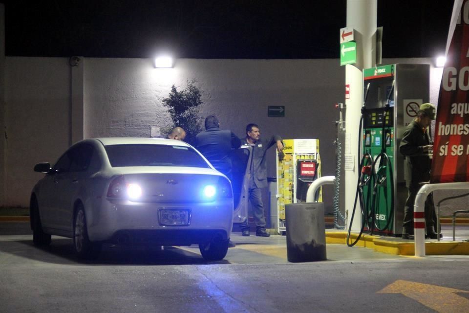 Realizan dos asaltos en menos de 40 minutos en NL - robo-monterrey-gasolinera