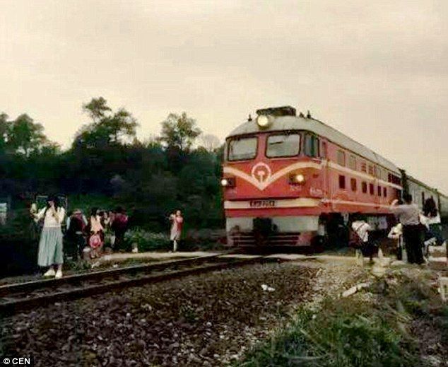 Joven muere arrollada por el tren al intentar tomarse una selfie - selfie-china-tren-1