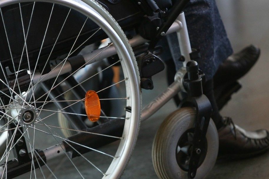 Capturan a hombre con más de 2 kilos de cocaína en AICM - silla-de-ruedas-Pulzo