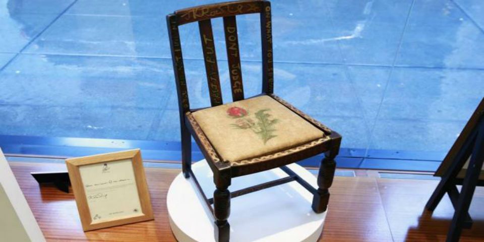 Pagan 349 mil dólares por silla de creadora de Harry Potter