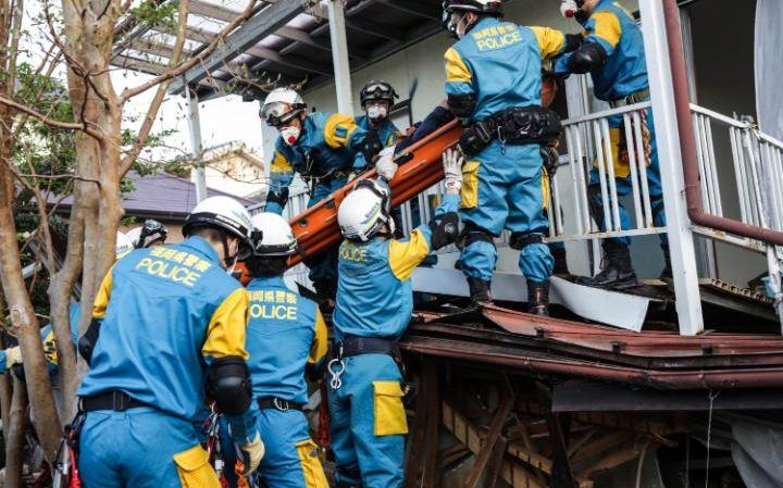 Suman al menos 31 muertos por terremoto en Japón - terremoto-japon-5