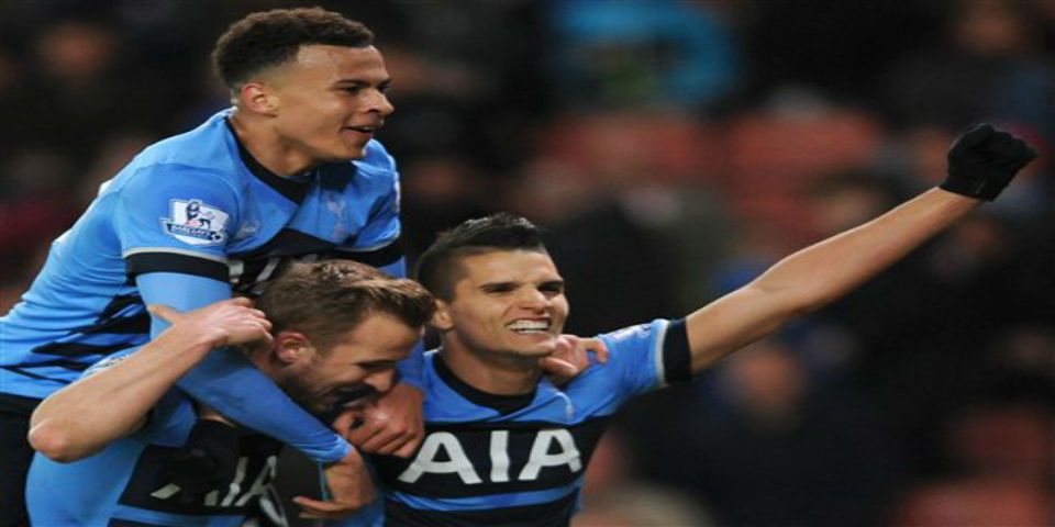 Tottenham golea y se pone a cinco puntos del Leicester City
