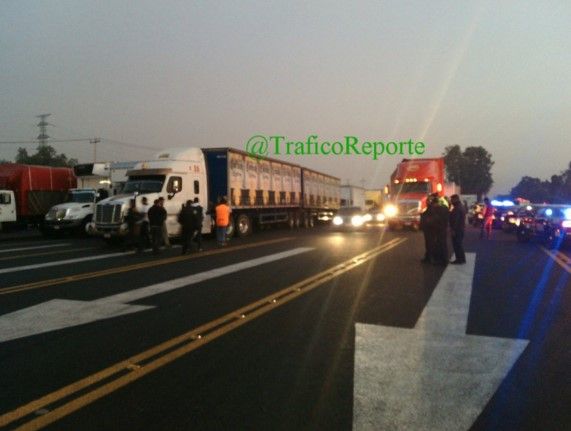 Transportistas bloquean la Autopista México-Querétaro - transportistas-doble-no-circula-Grupo-Imagen