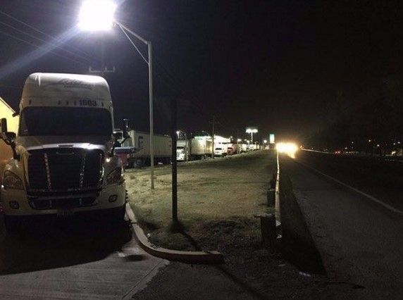 Transportistas bloquean la Autopista México-Querétaro - transportistas-doble-no-circula-Siete24Noticias