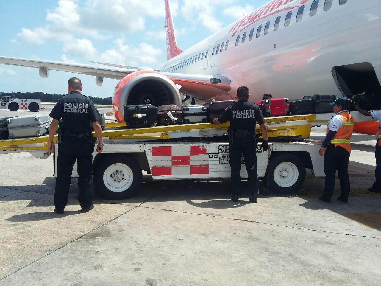 Hallan 15 kilos de cocaína dentro de un avión en Cancún - unnamed-11