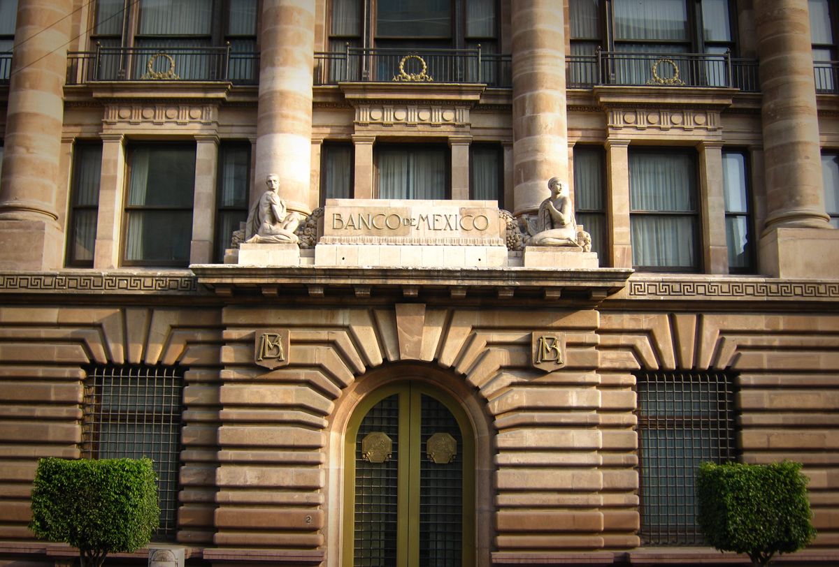 México tiene sistema financiero capaz de resistir choques: Díaz de León