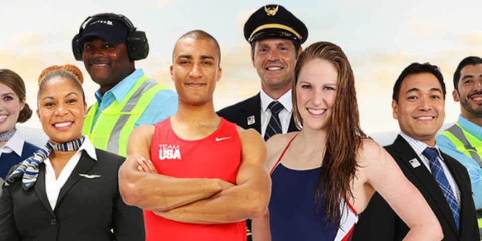 Atletas olímpicos participan en video de seguridad de United Airlines Atletas olímpicos participan en video de seguridad de United Airlines