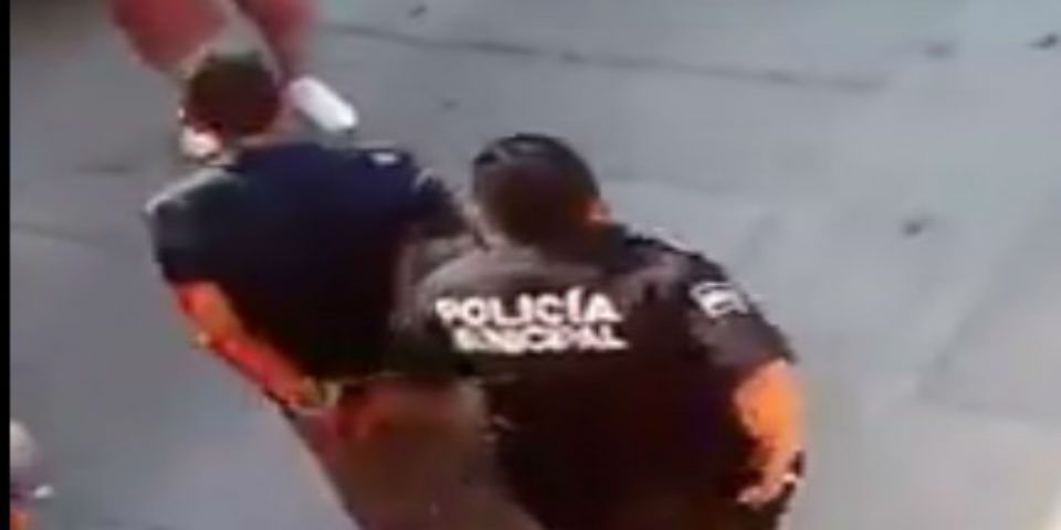 Video: vecinos detienen y golpean a presunto violador