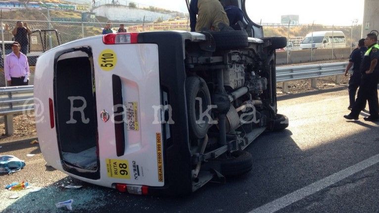 Volcadura en la Autopista México-Puebla deja 17 heridos - volcadura-mexico-puebla-13abr-ramkarc