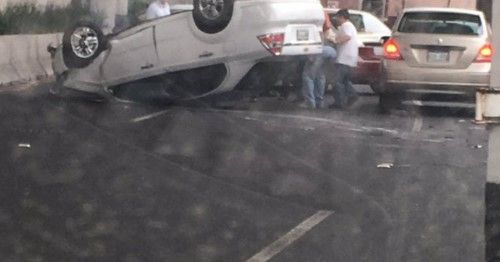 Tráfico intenso por volcadura en Periférico