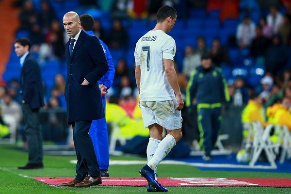Cristiano Ronaldo causa baja por sobrecarga muscular - zinedine-zidane-cristiano-ronaldo