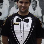 Equipo español de futbol muestra los músculos en uniforme - 14060377010336-150x150