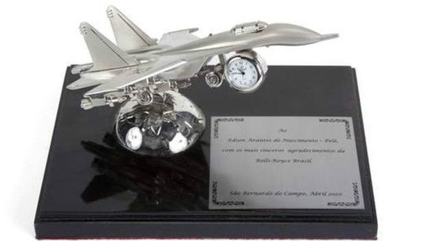 Pelé subasta objetos de su carrera en Londres - 160531122126_pele_auction_624x351_juliens_nocredit