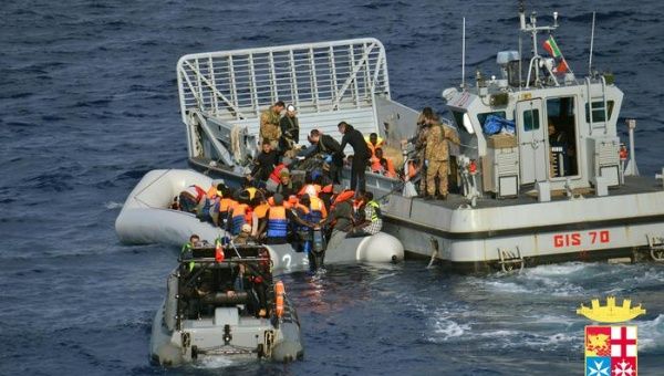 Naufragios dejan al menos 700 muertos en el Mediterráneo - 700-