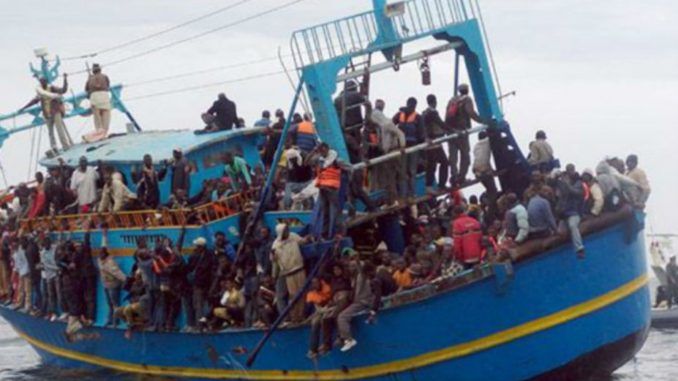 Naufragios dejan al menos 700 muertos en el Mediterráneo - 700-Internet