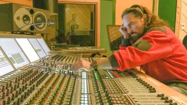 Exbaterista de Megadeath muere en el escenario