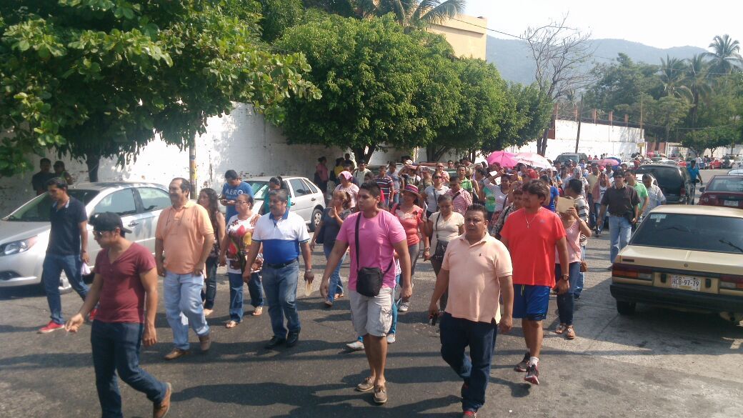 Maestros de Guerrero quemaron evaluaciones docentes - Acapulco-La-Diana