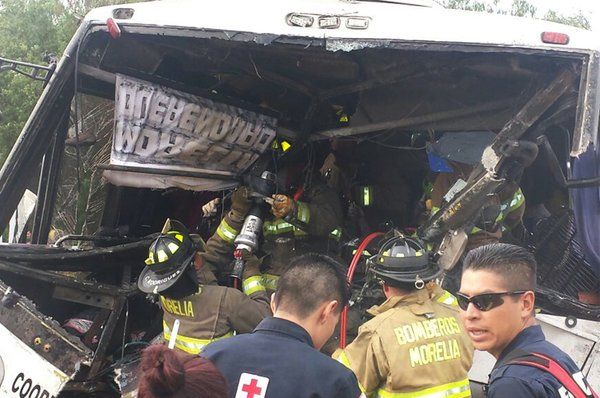 Accidente en Michoacán deja 36 heridos