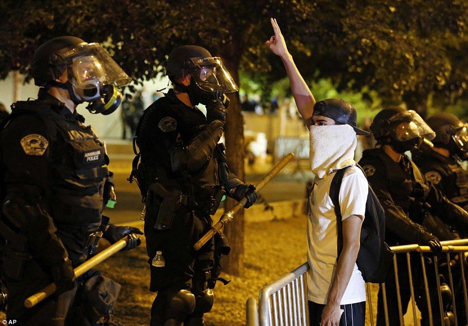 Protestan violentamente contra Trump en Nuevo México