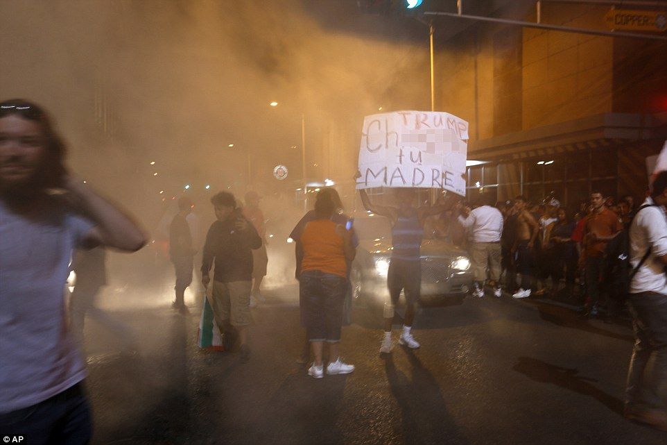 Protestan violentamente contra Trump en Nuevo México - Albuquerque-Trump-AP2