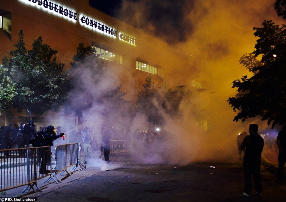 Protestan violentamente contra Trump en Nuevo México - Albuquerque-Trump-REX-Shutterstock