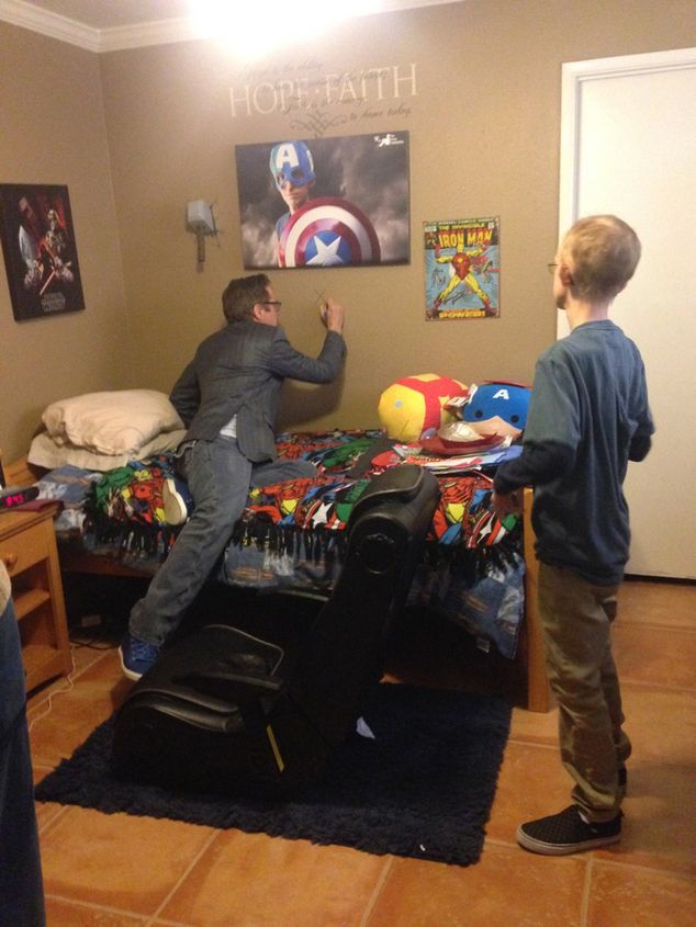 Avengers visitan a fanático adolescente con cáncer - Avengers-Daily-Mail