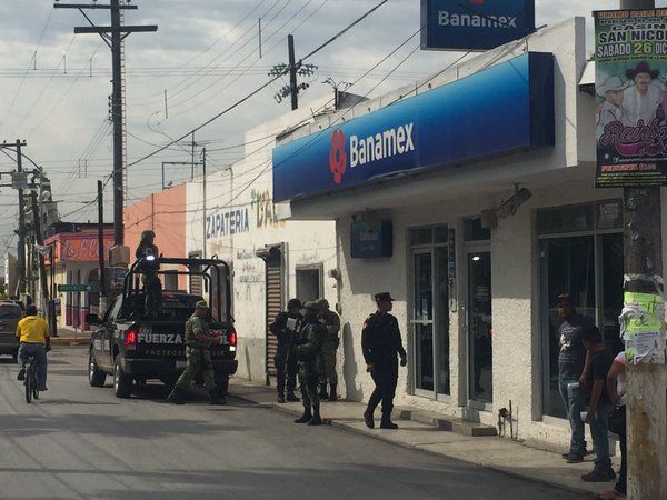 Asaltan a alcalde en sucursal bancaria de Nuevo León
