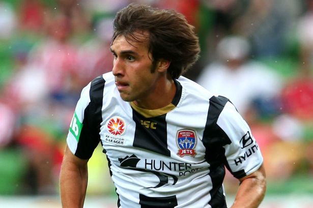 Muere otro futbolista tras partido - Bernardo-Ribeiro-of-the-Jets-runs-with-the-ball