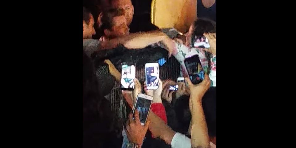 Video: Brad Pitt rescató a niña de ser aplastada