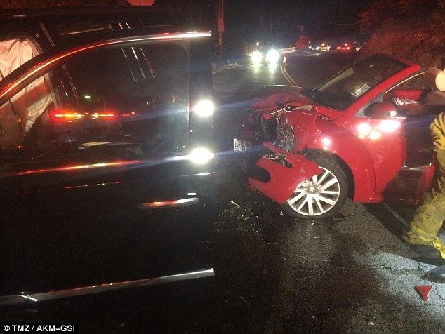 Sale ileso Calvin Harris de aparatoso choque - Calvin-Harris-choque-TMZ2