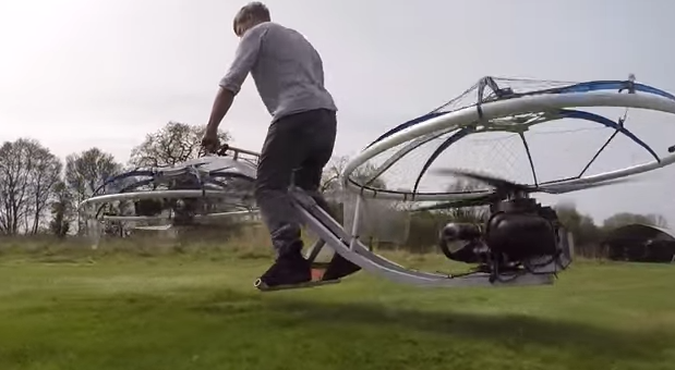 Británico inventa una bicicleta voladora