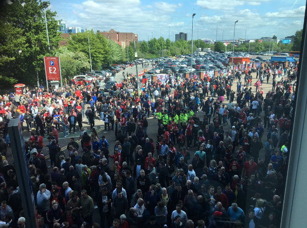 Suspenden juego del Manchester United por paquete sospechoso - Captura-de-pantalla-2016-05-15-a-las-9.47.12-a.m.