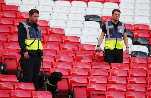 Suspenden juego del Manchester United por paquete sospechoso - Captura-de-pantalla-2016-05-15-a-las-9.51.04-a.m.
