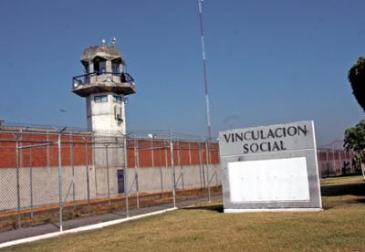 Riña en penal de Morelos deja un muerto y dos heridos