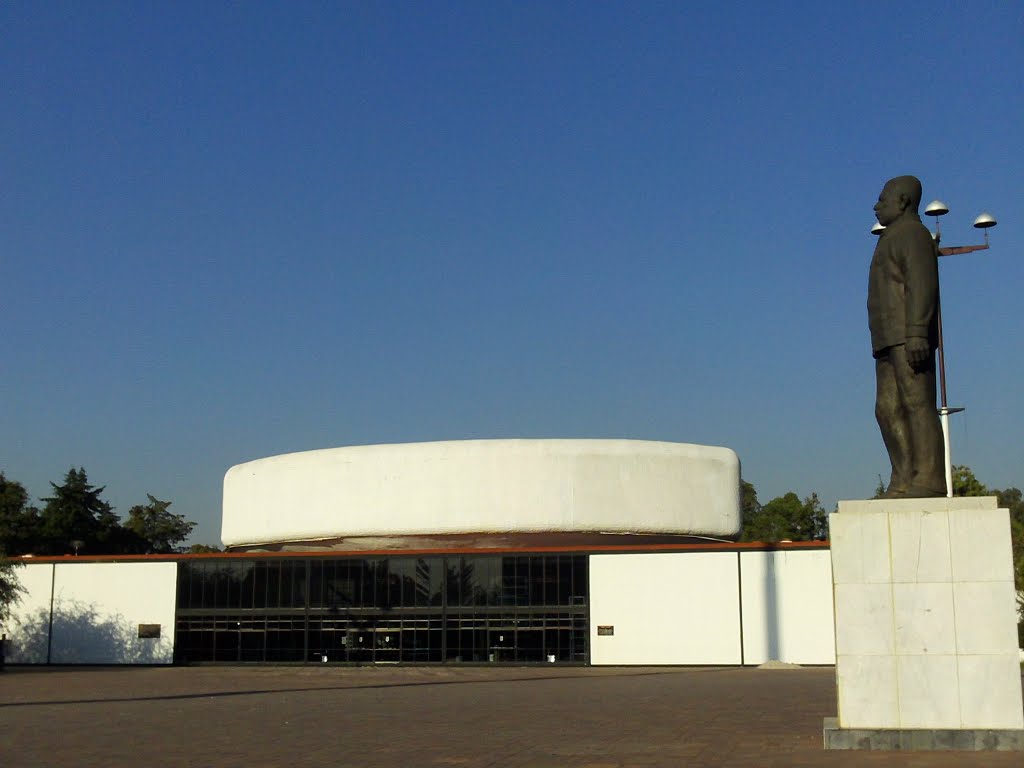 Estudiantes del IPN proponen cita con Nuño en Zacatenco - Centro-Cultural-Torres-Bodet-Queso-Panoramio