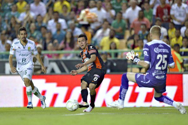 Todo queda en familia. León y Pachuca no pasan del empate - Ci3mgKFU4AAS0oq