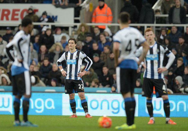 Rafael Benítez y el Newcastle descienden - CiNM31lXAAcqt92