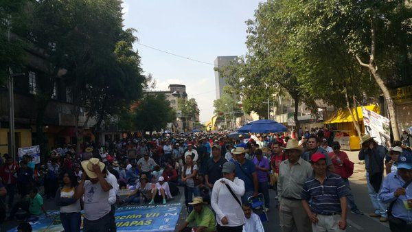 CNTE instala plantón en Bucareli