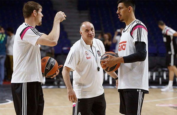 Pablo Laso destaca mentalidad de Gustavo Ayón - Cjbhy0XVEAE_JVw