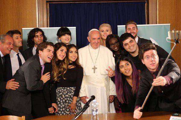 El papa se reúne con youtubers de todo el mundo
