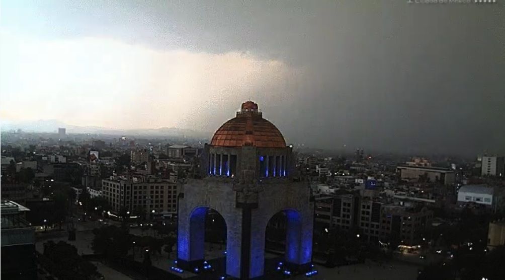 Levantan la contingencia. Autos con engomado azul podrán circular mañana