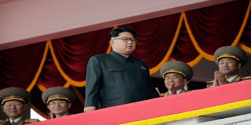 Desfilan cientos de miles en Corea del Norte a la gloria de Kim Jong Un